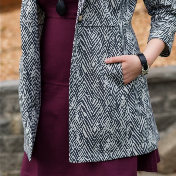SOLD ⬇️ Cabi Zig Zag Tea Length Topper Coat - Picture 5 of 8